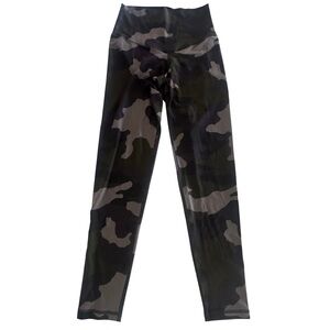 NWT OFFLINE by Aerie Real Me Hi-Rise 7/8 Legging Camo Green/Black Women’s M